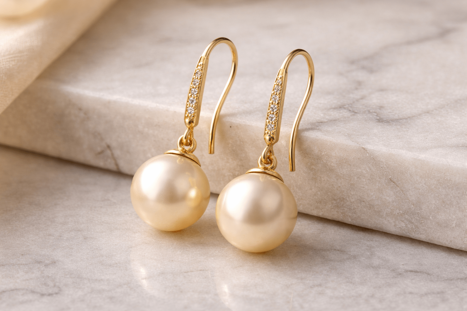 pearlsonly-blog-99-image-1-pearl - أقراط ذهب أصفر باللؤلؤ التركيبة الكلاسيكية - مجوهرات لؤلؤ - pearlsonly