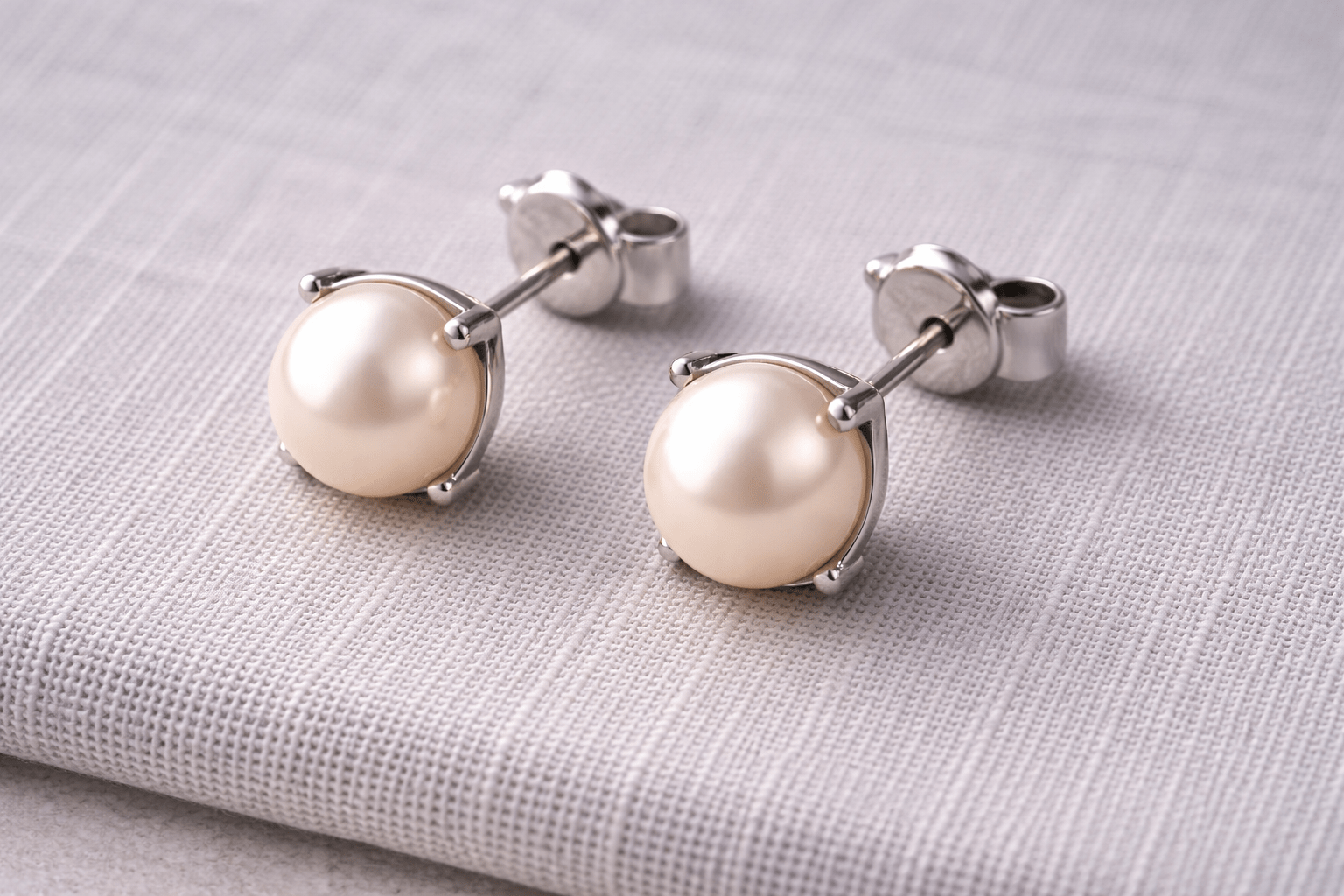 pearlsonly-blog-99-image-2-pearl - أقراط ذهب أبيض باللؤلؤ أناقة حديثة - مجوهرات لؤلؤ - pearlsonly