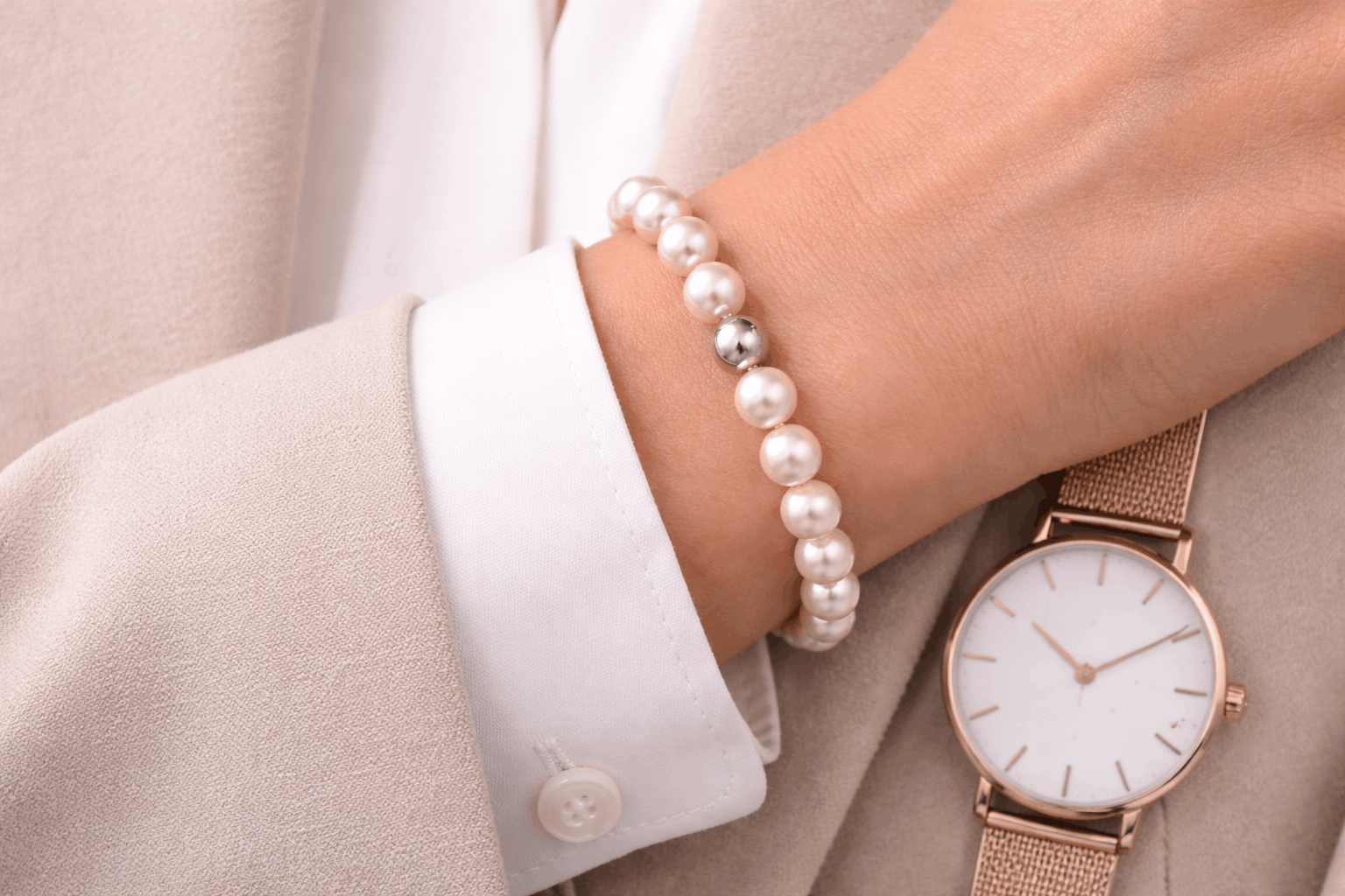 pearlsonly-blog-108-image-8-pearl - كيفية تنسيق سوارك من اللؤلؤ الفضي - مجوهرات اللؤلؤ - pearlsonly