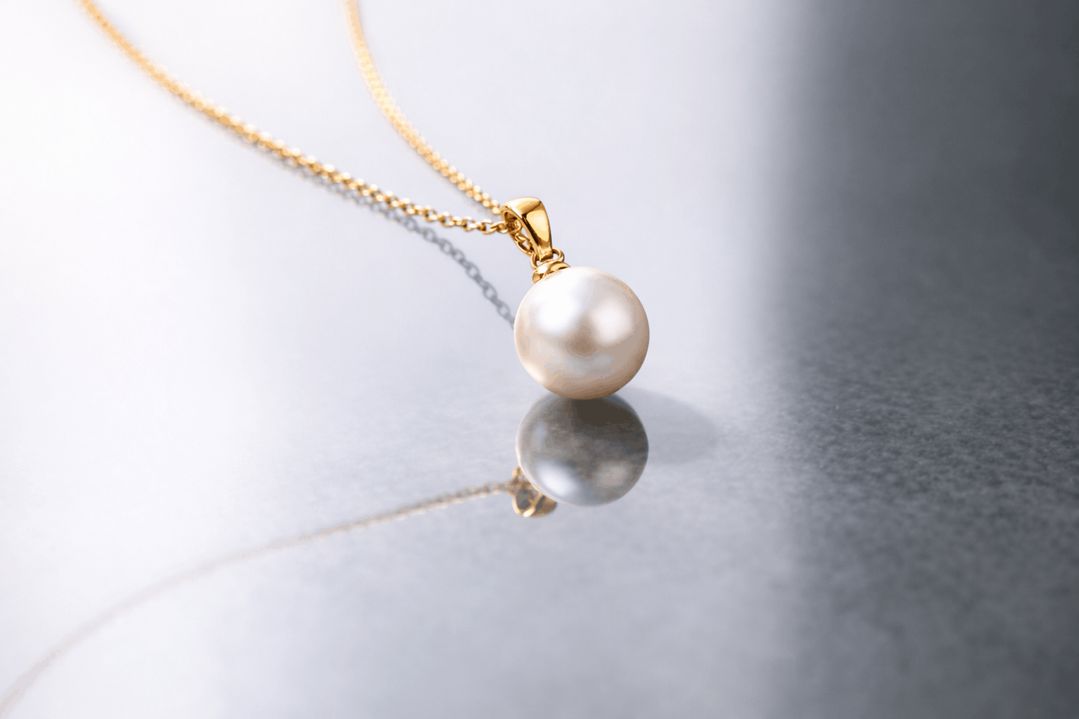 pearlsonly-blog-127-image-5-pearl - قلادة معلقة من لؤلؤة على سلسلة ذهبية - مجوهرات اللآلئ - pearlsonly